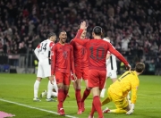 棋牌游戏-包含拜仁慕尼黑客场丢分，德甲夺冠难以成行的词条