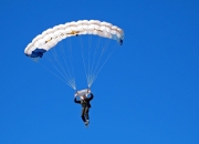 开云棋牌游戏-浓眉引领节奏风暴，广厦闪电战击溃勇士