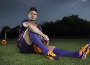 开云棋牌APP-赛道风云，梅赛德斯鏖战法拉利，新星皮亚斯特里惊艳四座