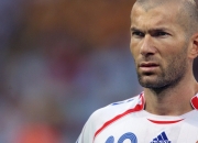 棋牌游戏-墨西哥鏖战丹麦，阿尔瓦雷斯状态火热，绿茵场上的战术博弈与个人英雄主义