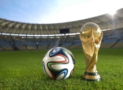 棋牌游戏-赛道传奇，阿斯顿马丁轻取索伯，汉密尔顿再书历史