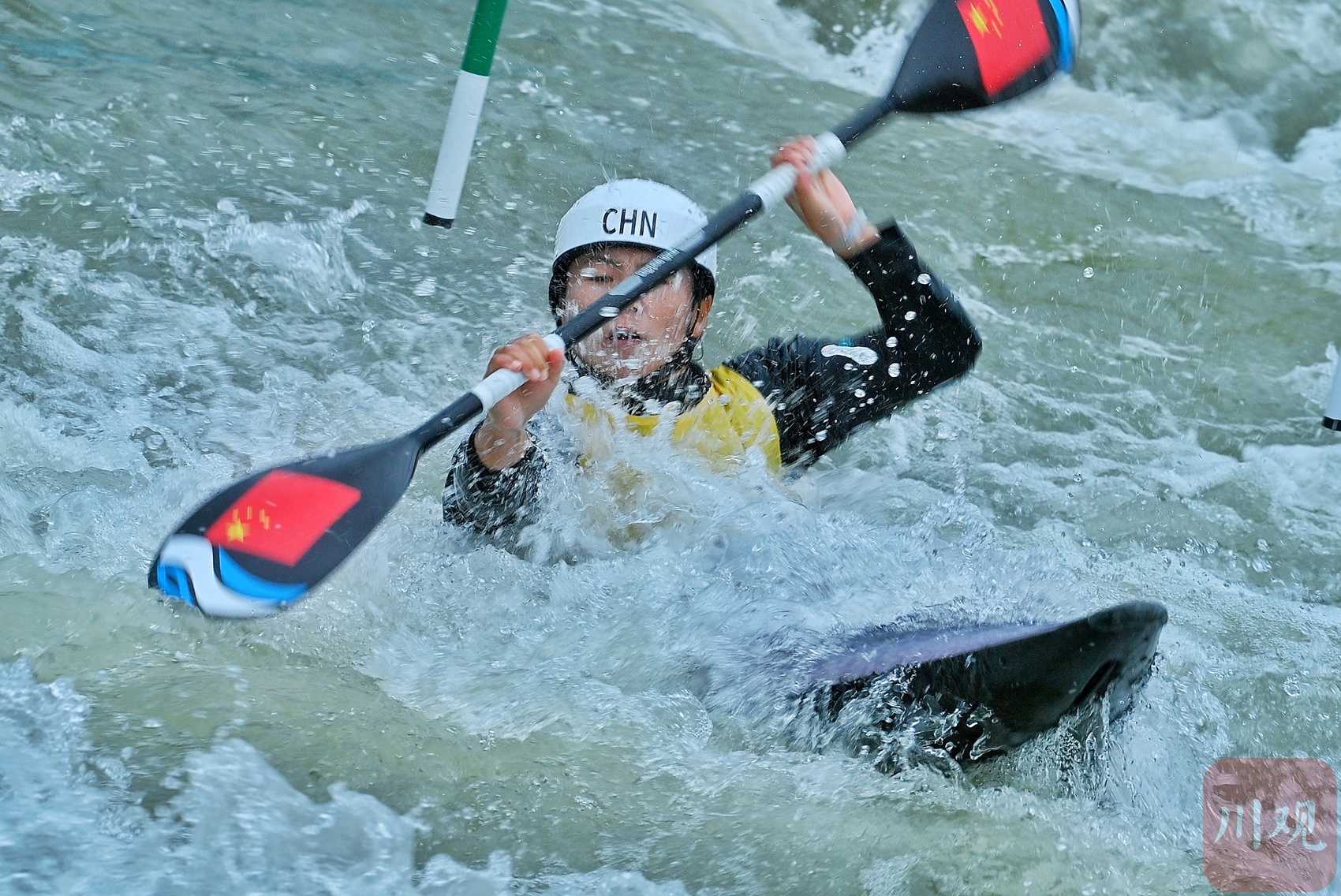 划船比赛激烈角逐，中国选手夺银