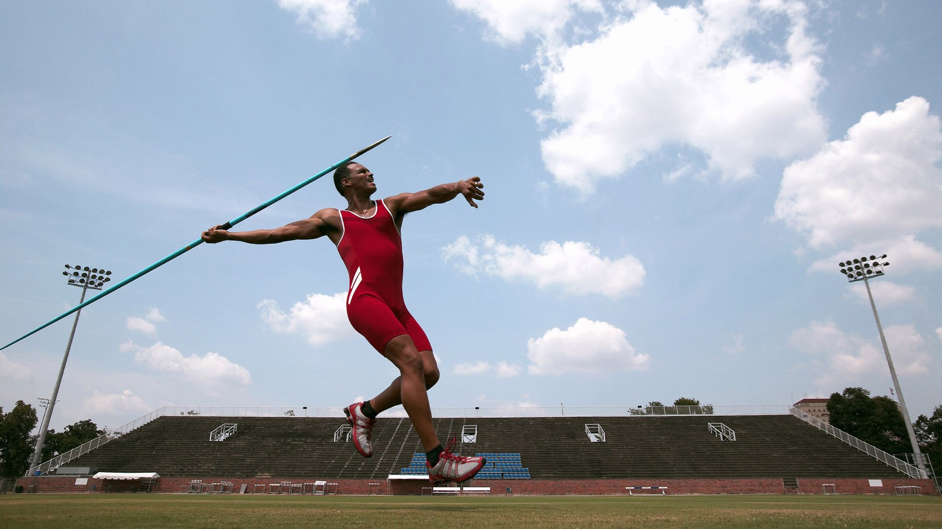 唯一的剧本，当波兰的逆鳞刺穿英格兰的骄傲，马龙用一道弧线写就永恒